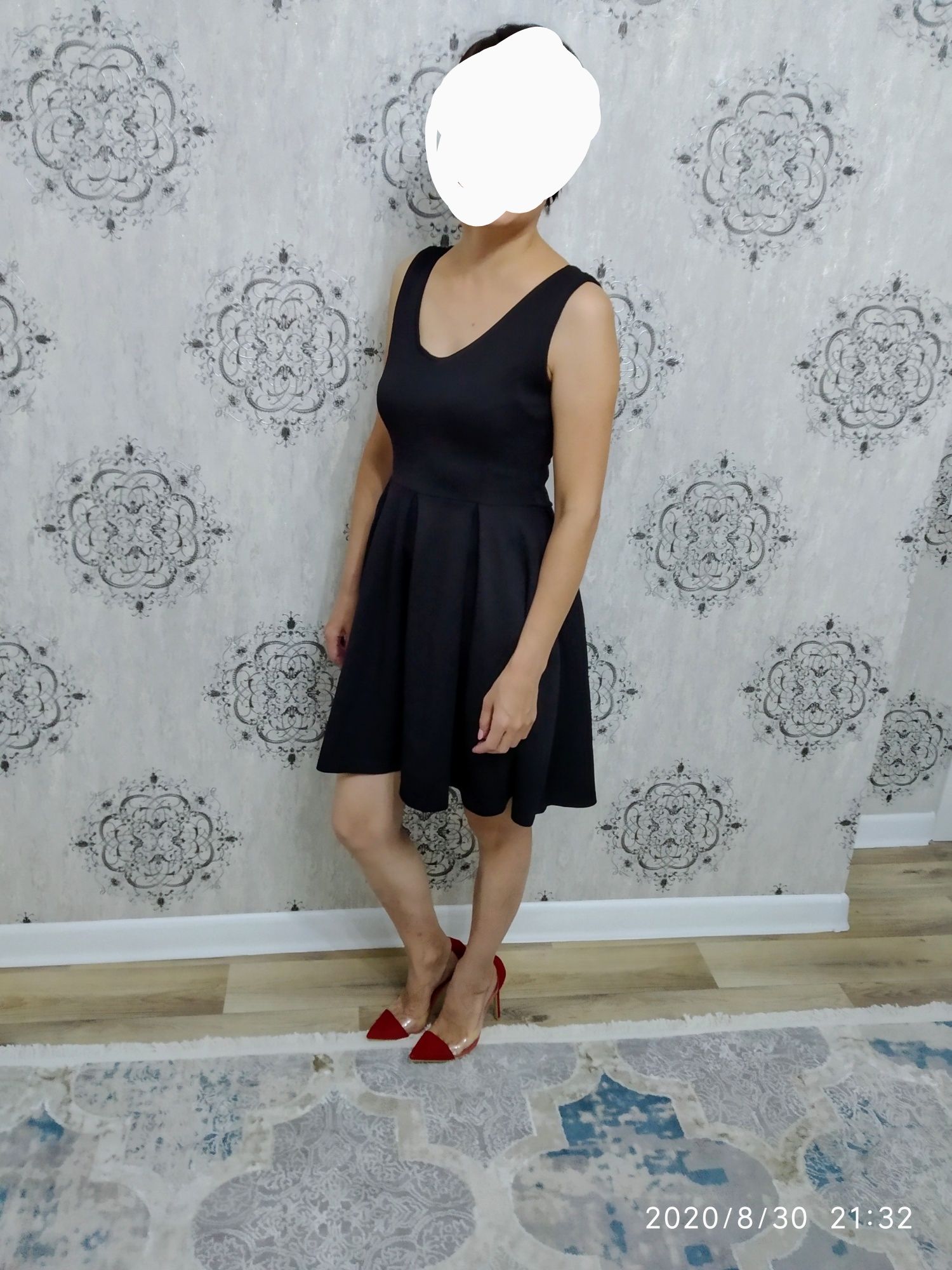 Чёрное кокетливое платье Gloss