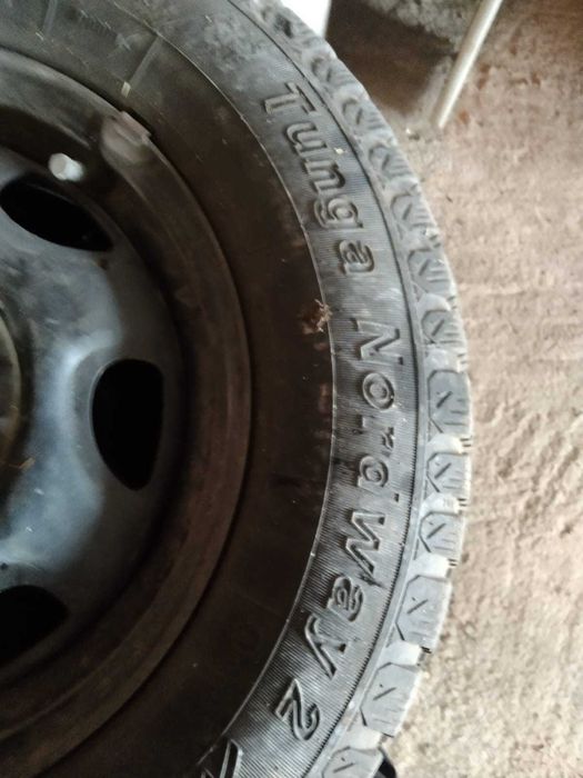 Продам комплект шин с дисками