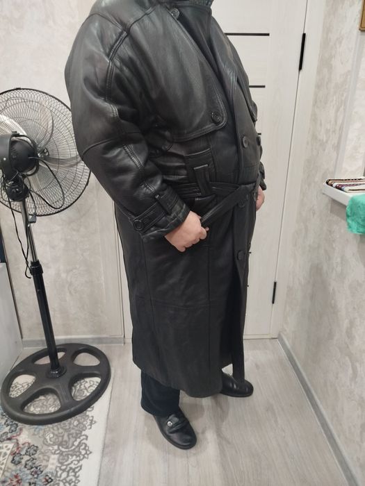 Продаются мужское кожаные плащ.