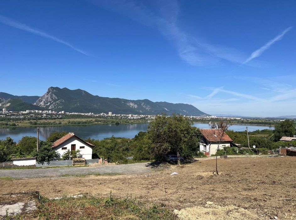 Враца Парцел над язовира Големо крайще