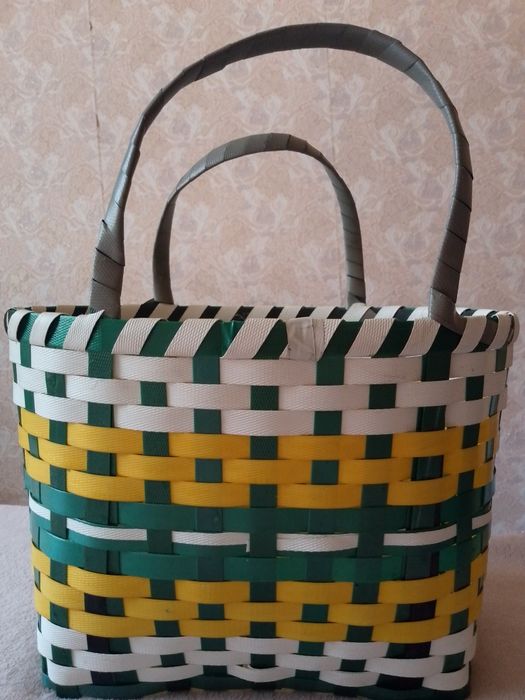 Корзинка плетёная, одна новая, вторая б/у