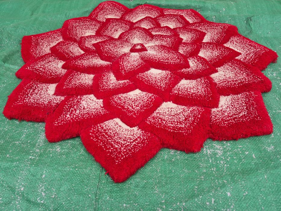 Vand Covor Lina model floare dimensunea 80 cm,grosimea 2 cm,made India