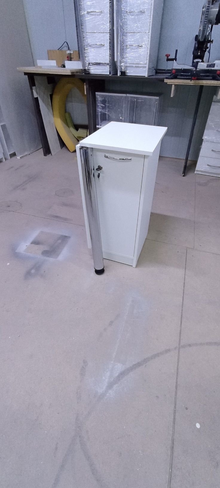 Маникюрные столы
