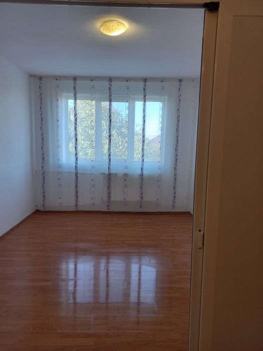 Închiriez garsoniera