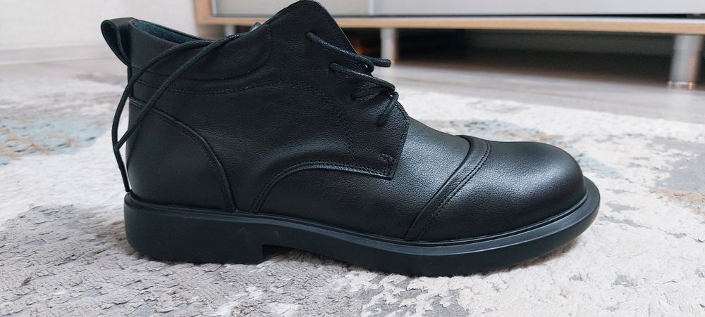 Продам осенние ботинки