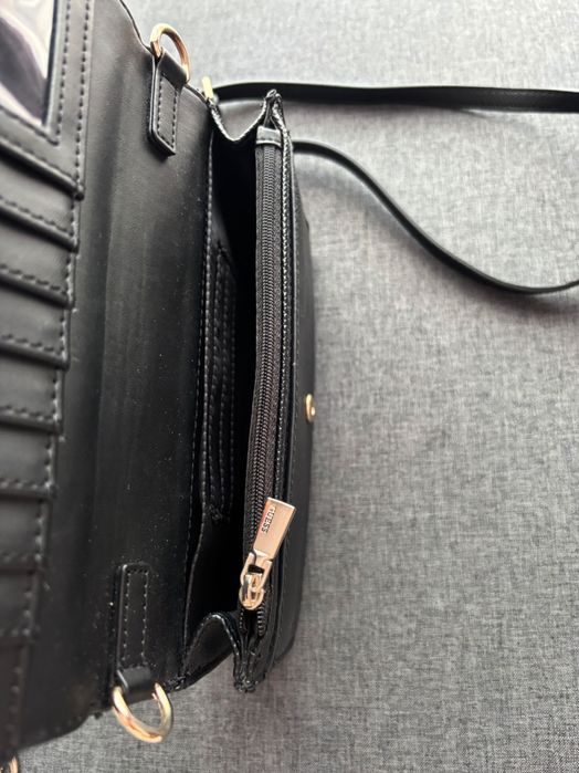 Дамска чанта GUESS