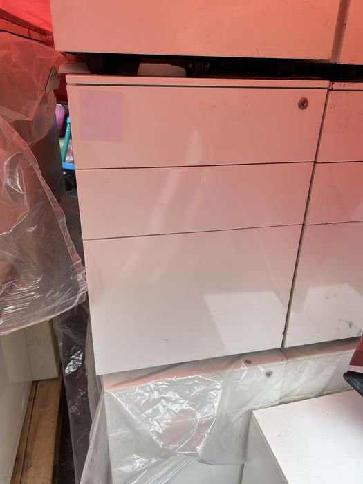 Dulap e metalice preț negociabil