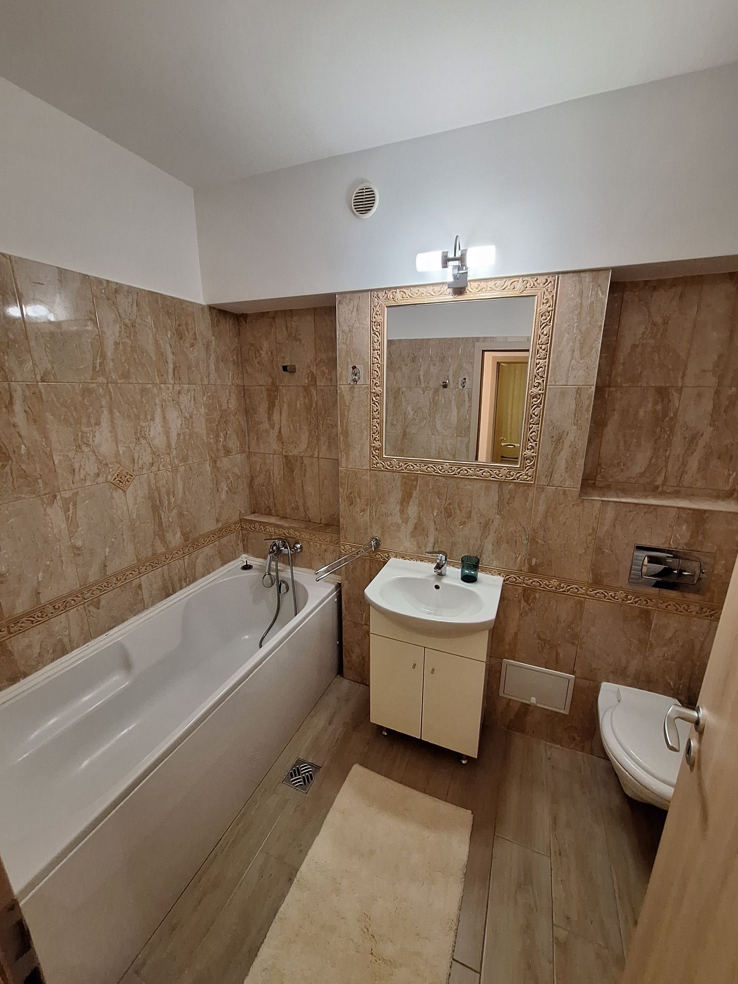 Apartament de închiriat