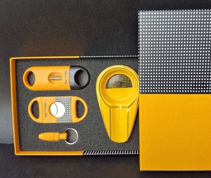 Подаръчен комплект за пури,с лого,два цвята