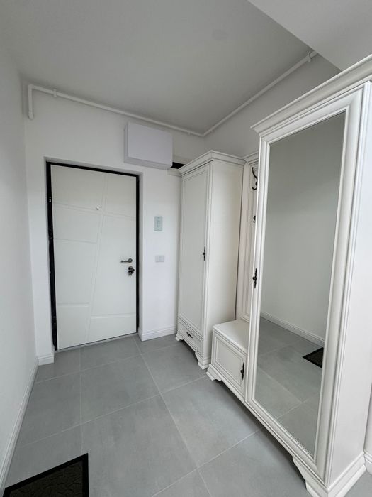 Apartament decomandat 2 camere. De închiriat.