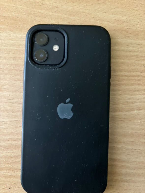 Продавам Iphone 12