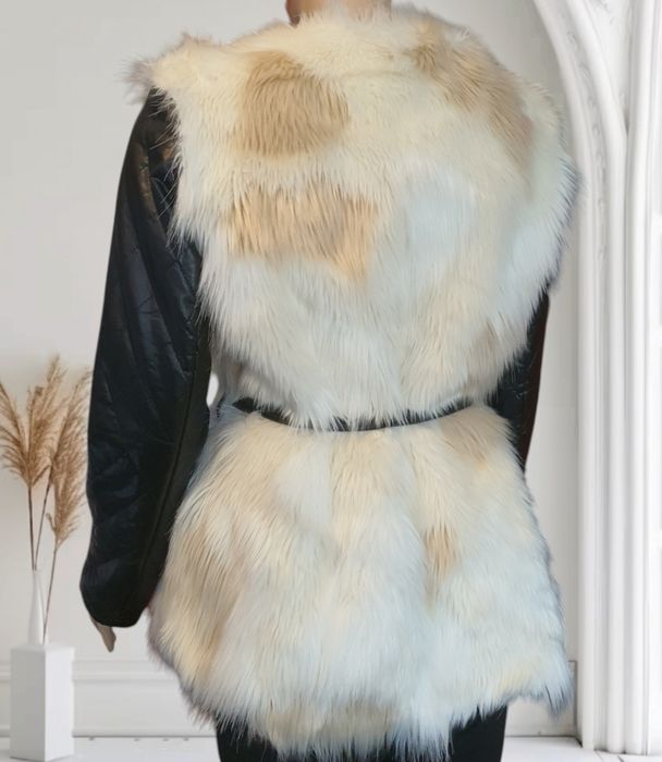 Geaca blana cu șnur