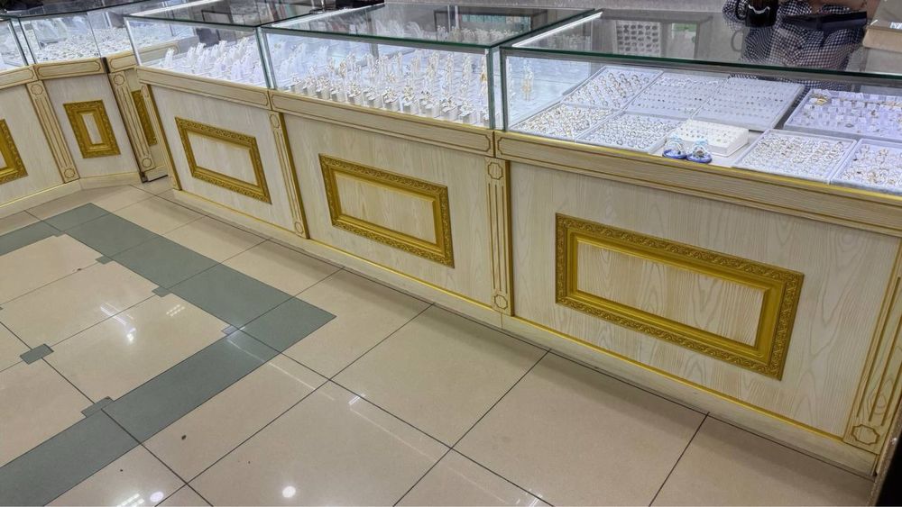 Продам ветрины срочно