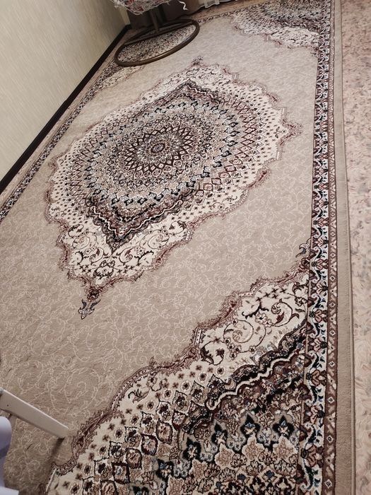 Қалың кілем сатылады. Размер 2*5. Бағасы 20000