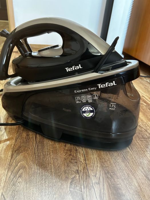 Stație de călcat cu abur TEFAL