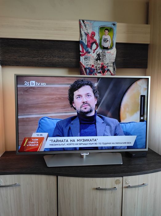 LED Телевизор PHILIPS 40 инча Ambilight