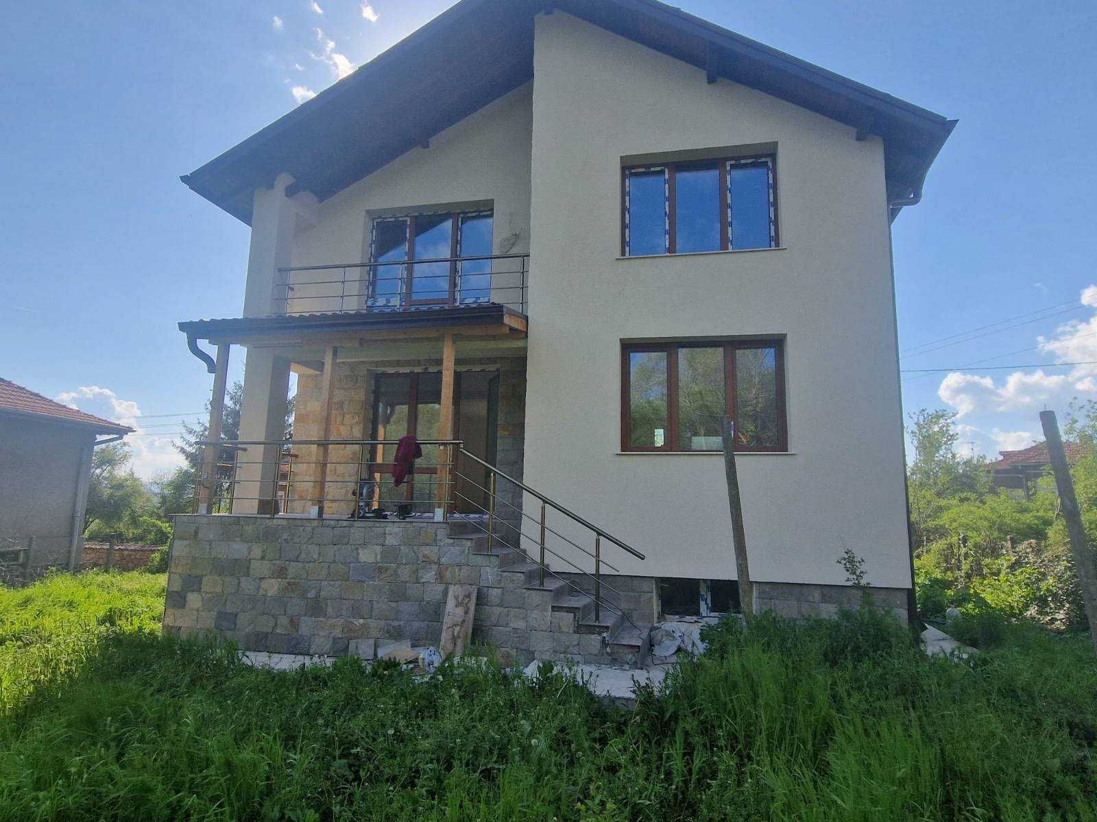 къща с. Саранци , напълно реновирана