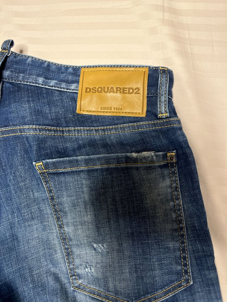 Чисто нови дънки на DSQUARED2