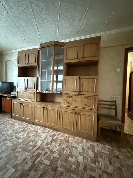 Продам стенку за 10.000тг,зеркала с тумбой 5000тг