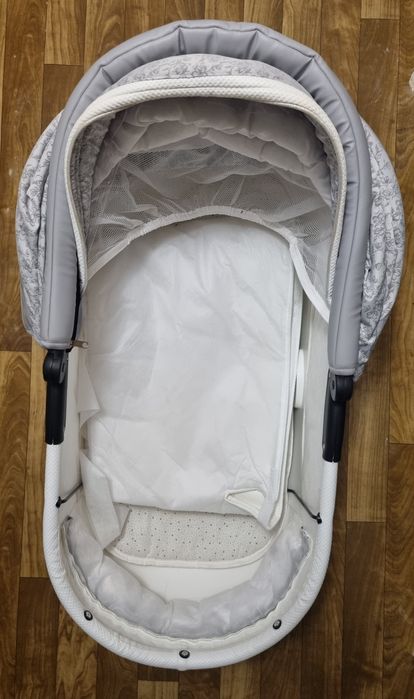 De vanzare carucior 3 in 1 pentru bebelusi