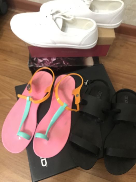 Продается летняя обувь