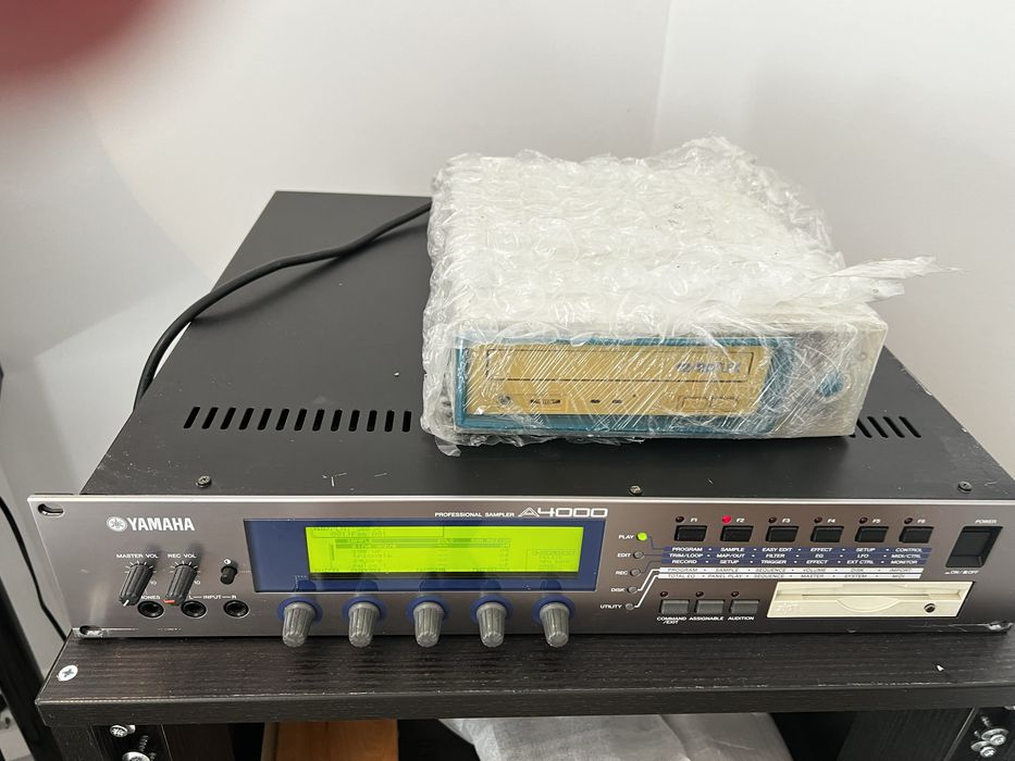 Sampler Yamaha A4000 + extras