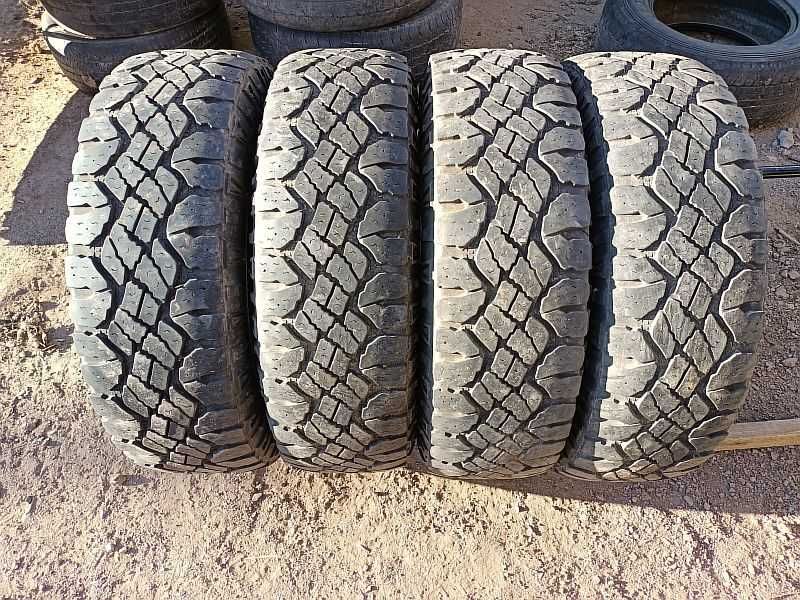 Шины 245/75 R17 - "GoodYear Wrangler" (США), всесезонные.