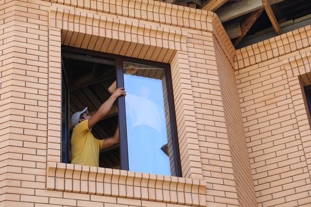 Изготовление пластиковых окон, дверей, перегородок и балконов на заказ