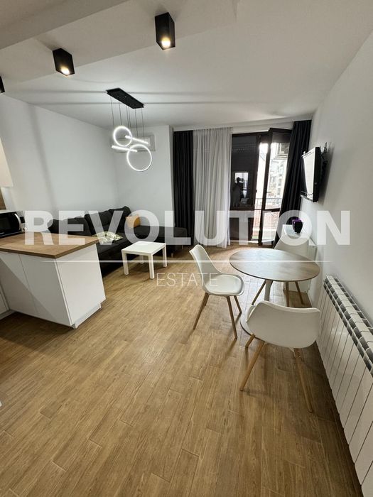 Дава се под наем Тристаен апартамент в Пловдив, Кършияка - 90 кв.м за 750 € - Снимка #1