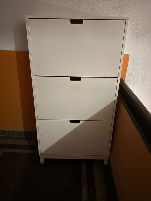 Бял шкаф за обувки