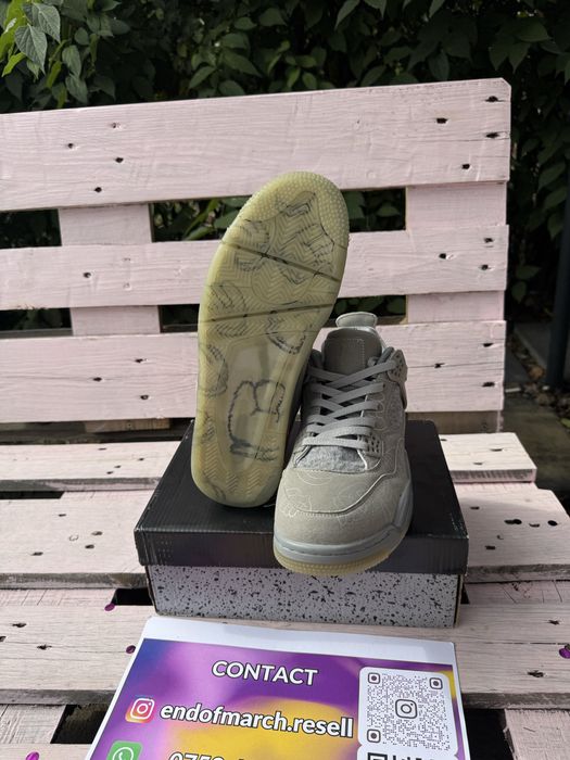 Nike Jordan 4 x KAWS (marimi: 45)