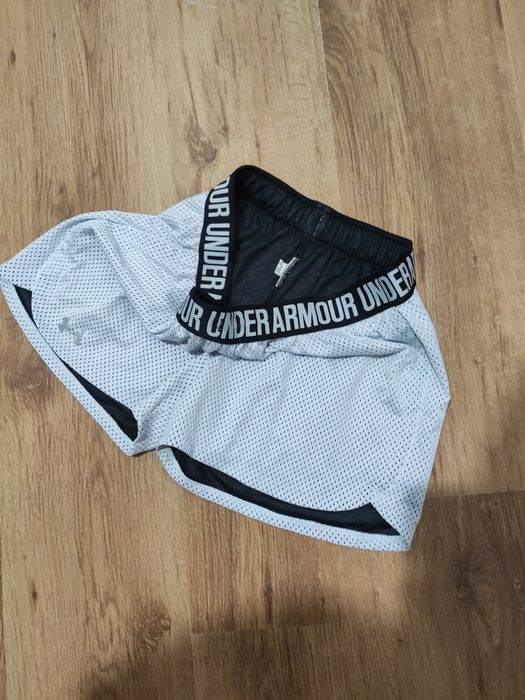Pantaloni scurți de damă Under Armour mărimea S/M