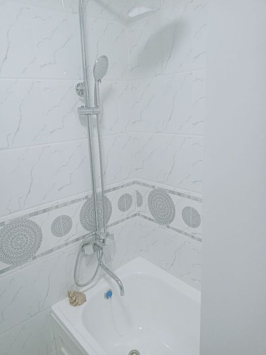 Yosh oyla bilan turishga 2 ta o'qiydigan ishliydigan qzlaga