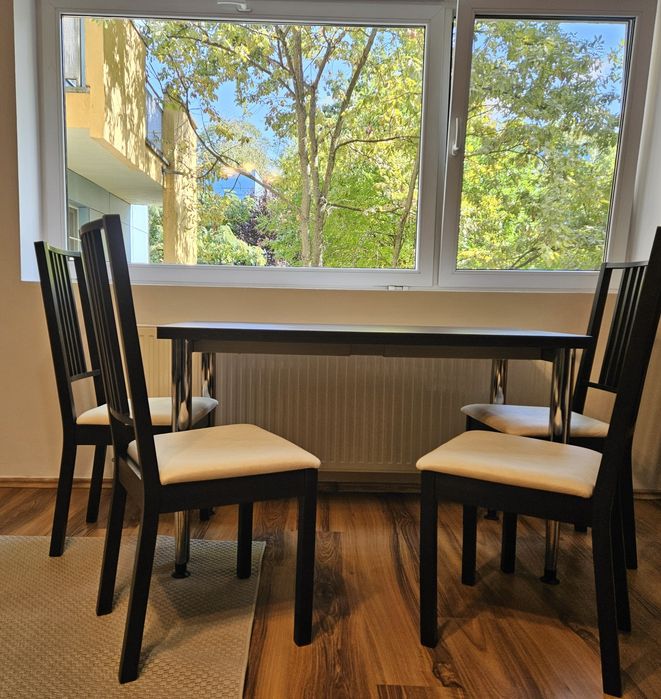 Set Masa sufragerie si 4 scaune cu spatar