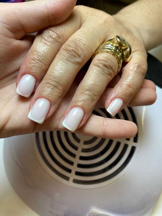 Servicii de infrumusetare: manichiura