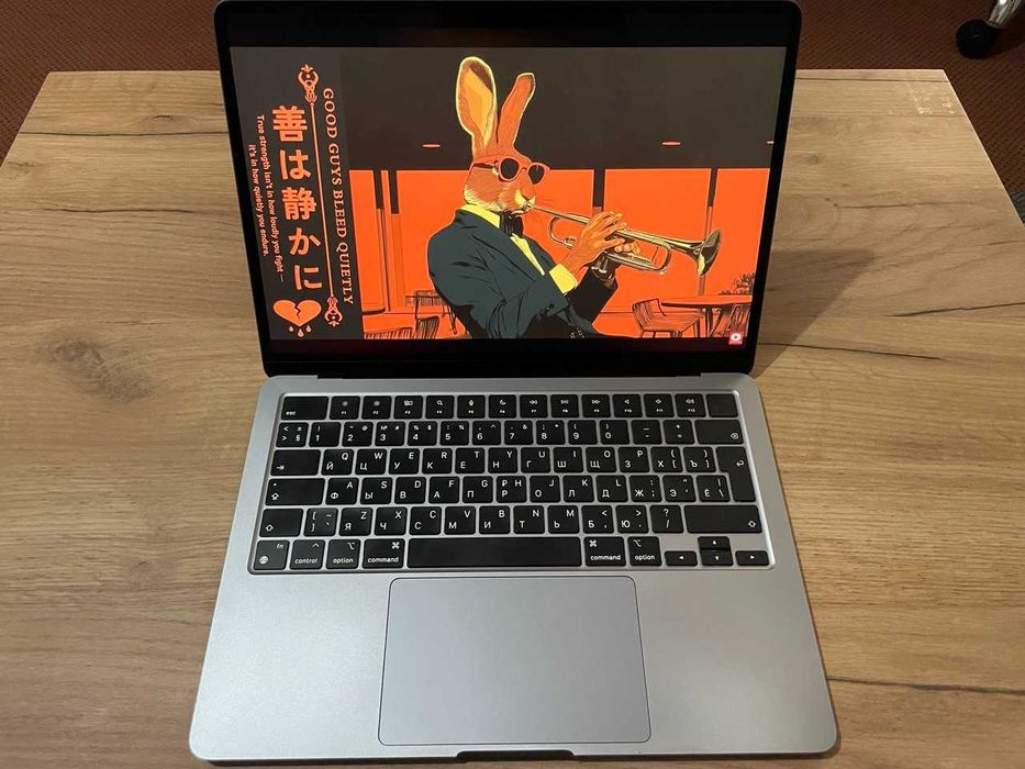 MacBook Air 13 - 2022г. / 16 Гб / SSD 256 Гб