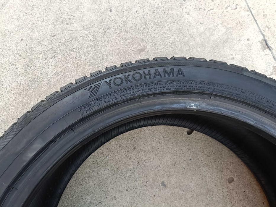 Doua anvelope iarna 225 45 19 Yokohama BluEarth Winter 7,8 mm 2022