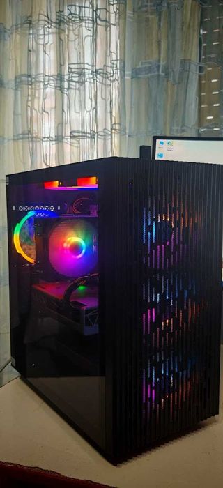 Добро Геймърско РС Ryzen 5 5600/16GB/1TB SSD/RX 5700XT/Гаранция