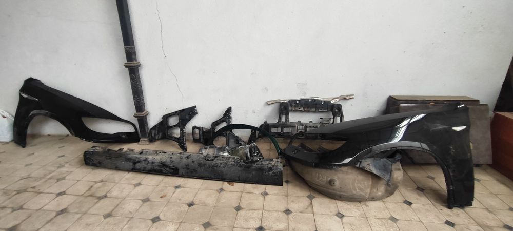 Продам кузовные запчасти на BMW x6 е 71