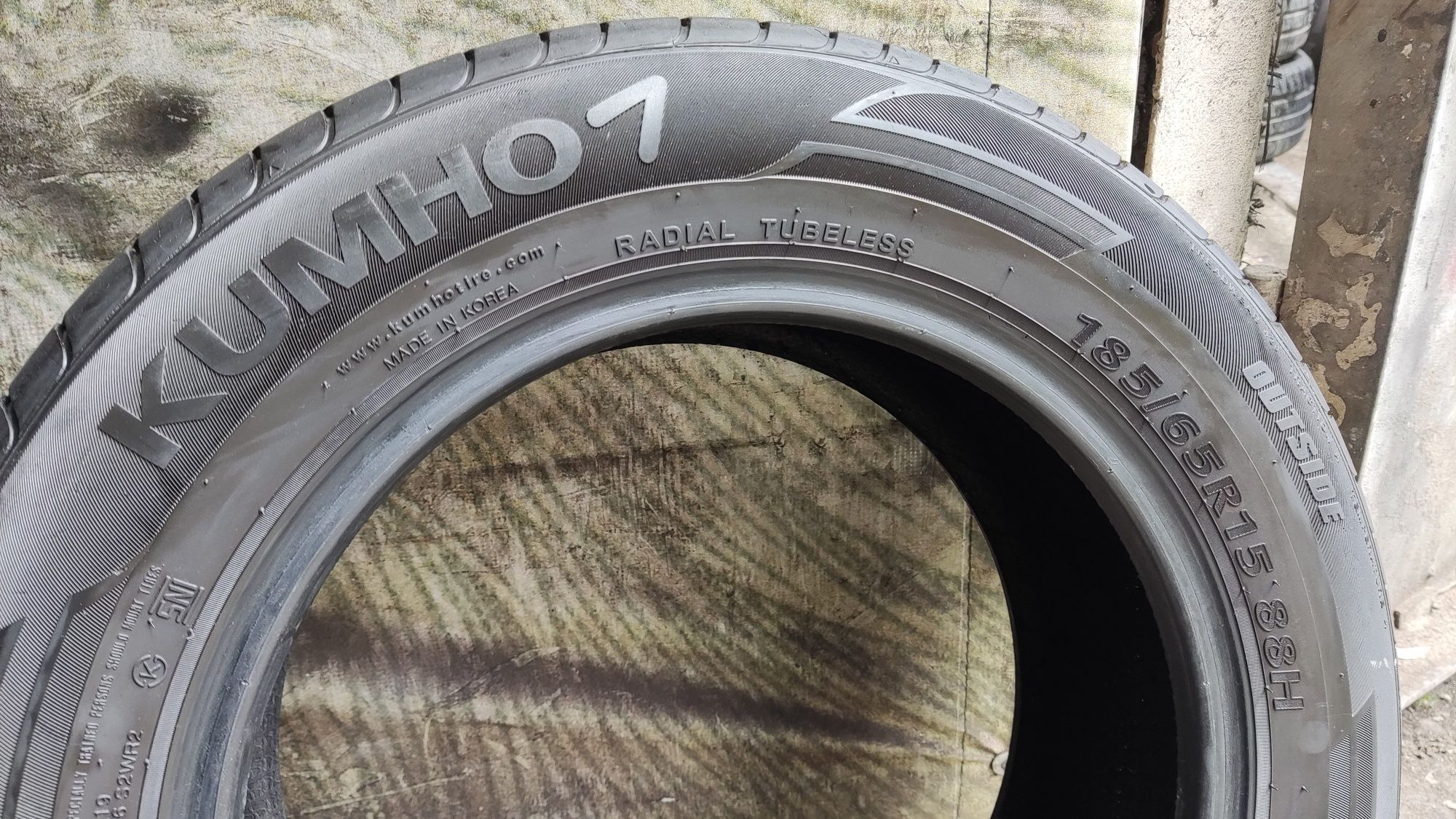 летни гуми гуми 185/65/15 Kumho EcoWing ES01
дотове 18та и 19 година
6