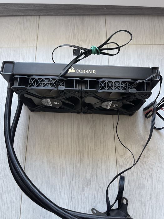• Cooler RGB  • CORSAIR • liquid •