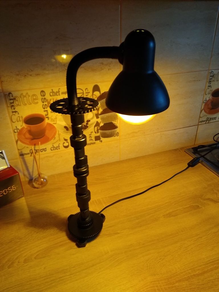 Lampa ax came realizată individual