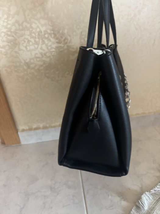 Чанта дамска Guess