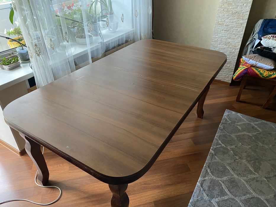 Продам больший стол.