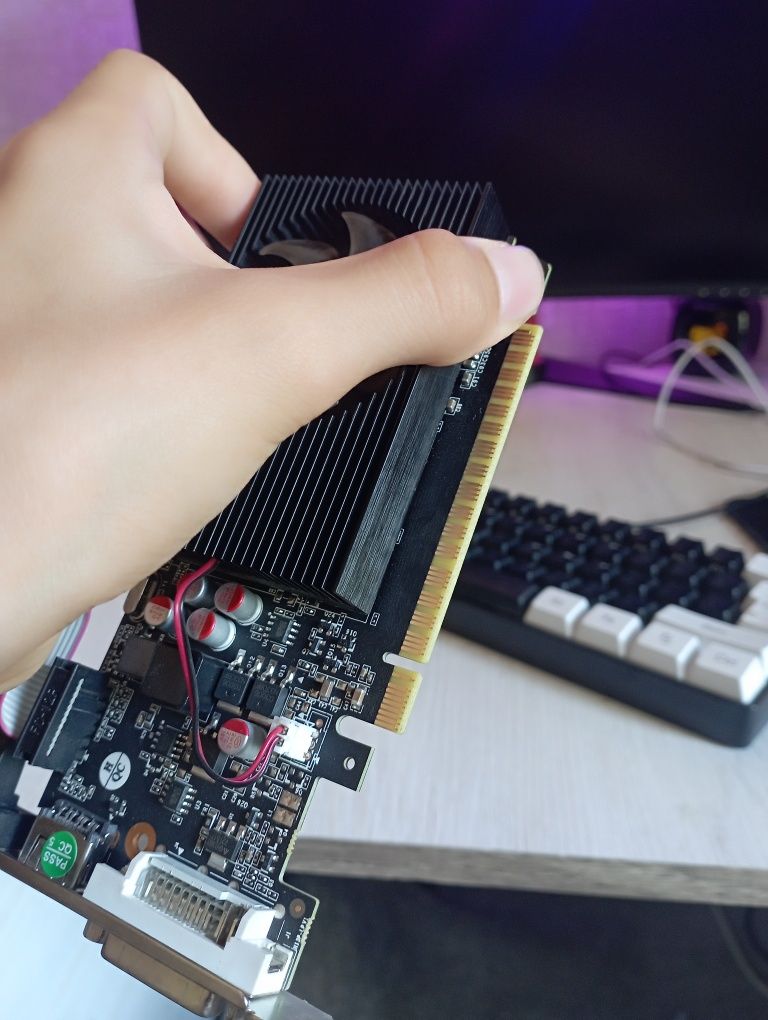 Gt 730 4 gb video karta sotiladi.