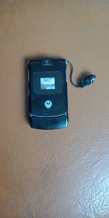 Vând Motorola V3 in stare foarte buna