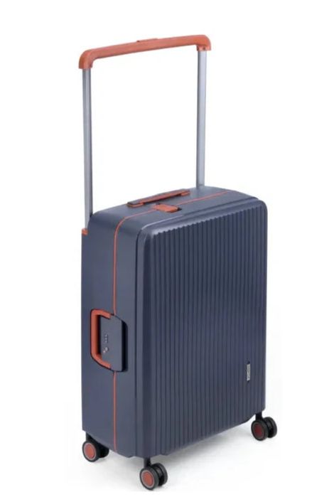 Премиум чемодан на защёлках