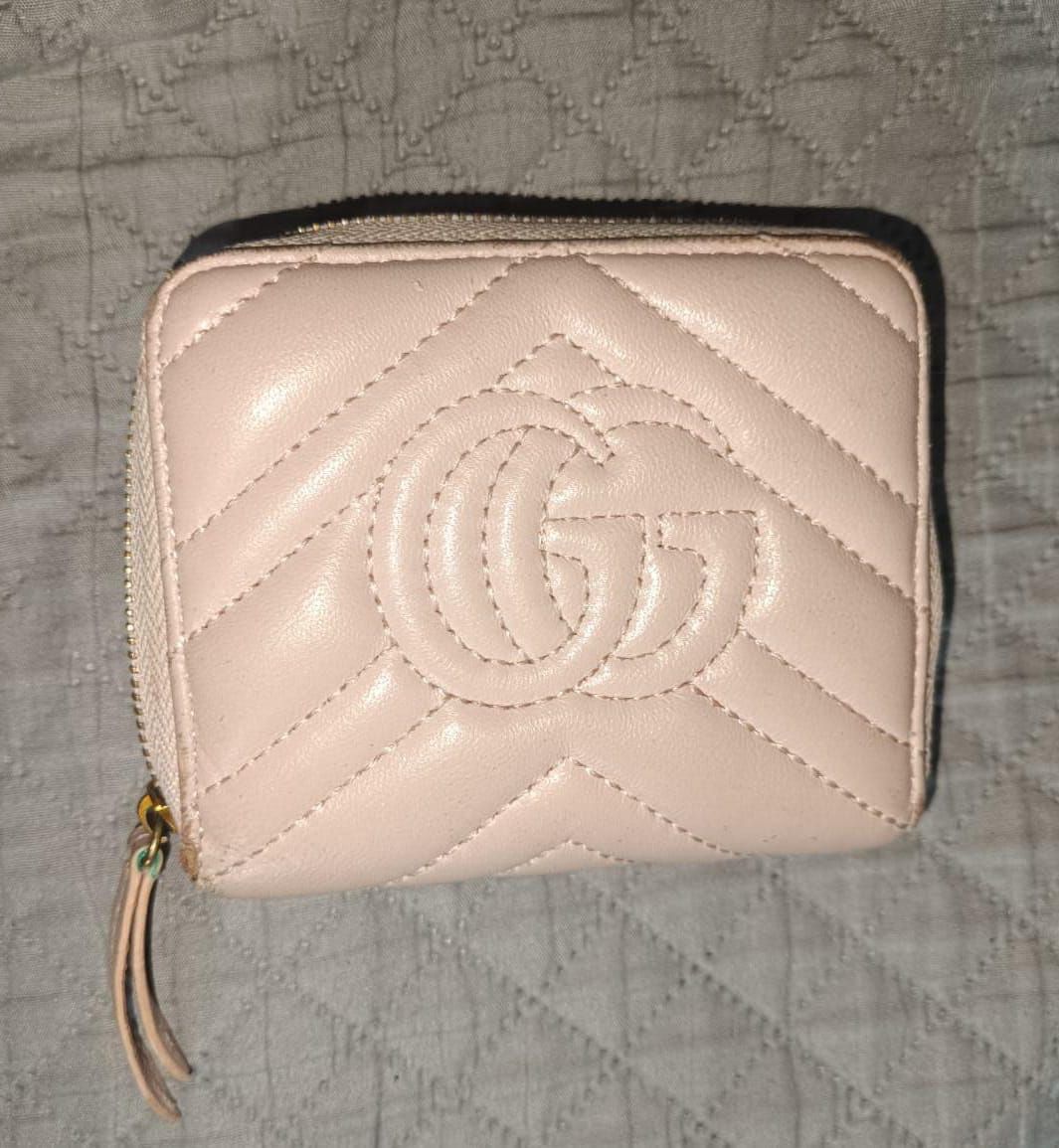 Gucci wallet compact
