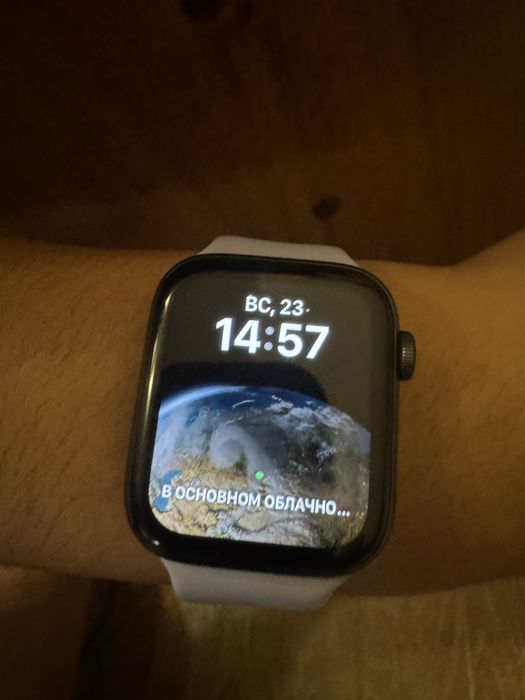 Продам Apple Watch SE 44 mm, в идеальном состоянии, все имеется