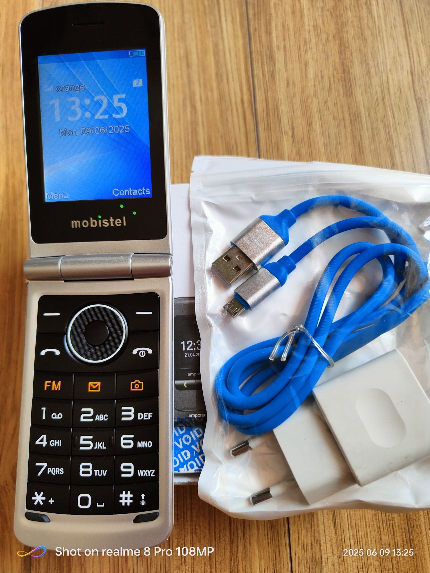 Super telefon cu clapeta.